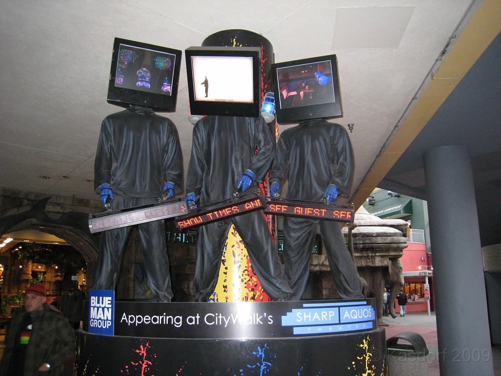 Disney 2010 D1 0700.jpg - January 9-11, 2010 Disney World Florida. Went to run the marathon. Saturday, fly down, check in, go to Expo to pick up packet, then to see Blue Man Group in the evening.